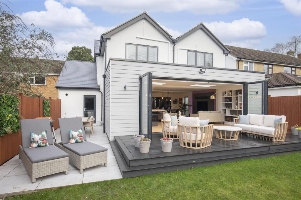 4 Walnut Close-15.jpg