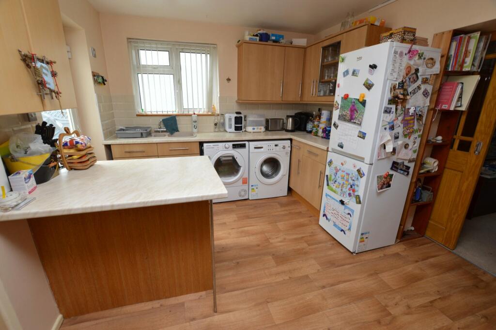 Kitchen/B'fast Room