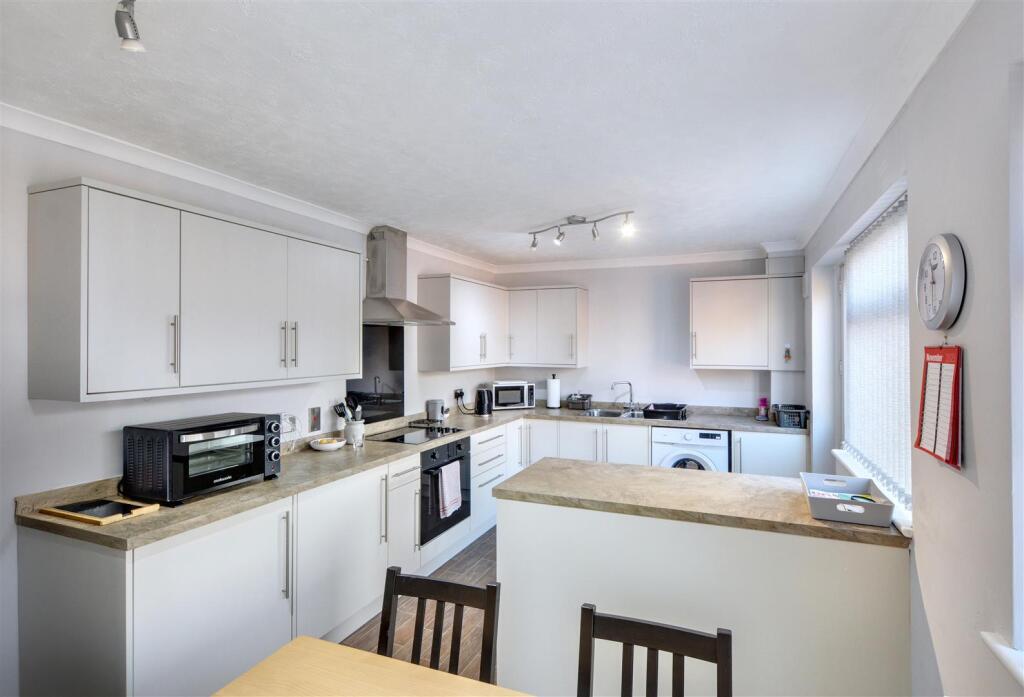 Kitchen_2.jpeg