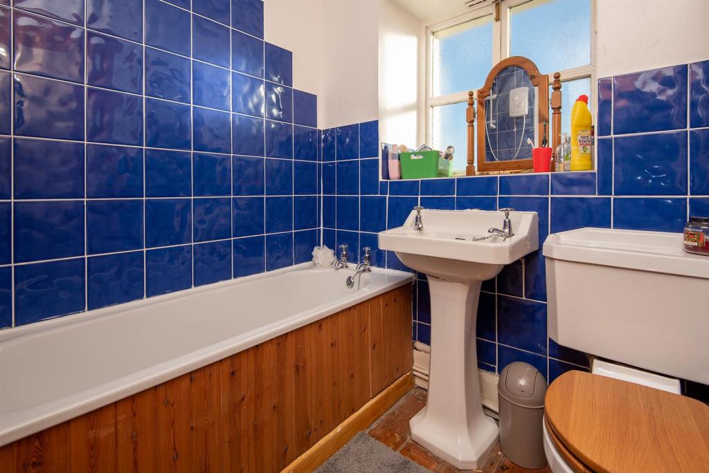Bathroom.jpg