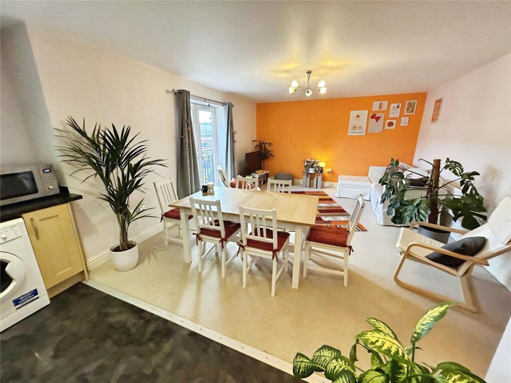 Lounge/ Dining