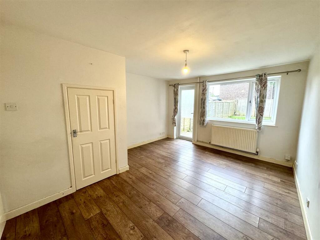 LIVING/DINING ROOM