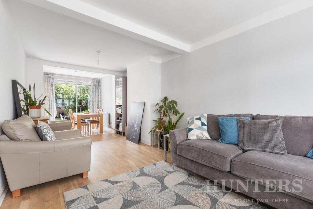 76 Tynemouth Drive EN1 4LT-7.jpg