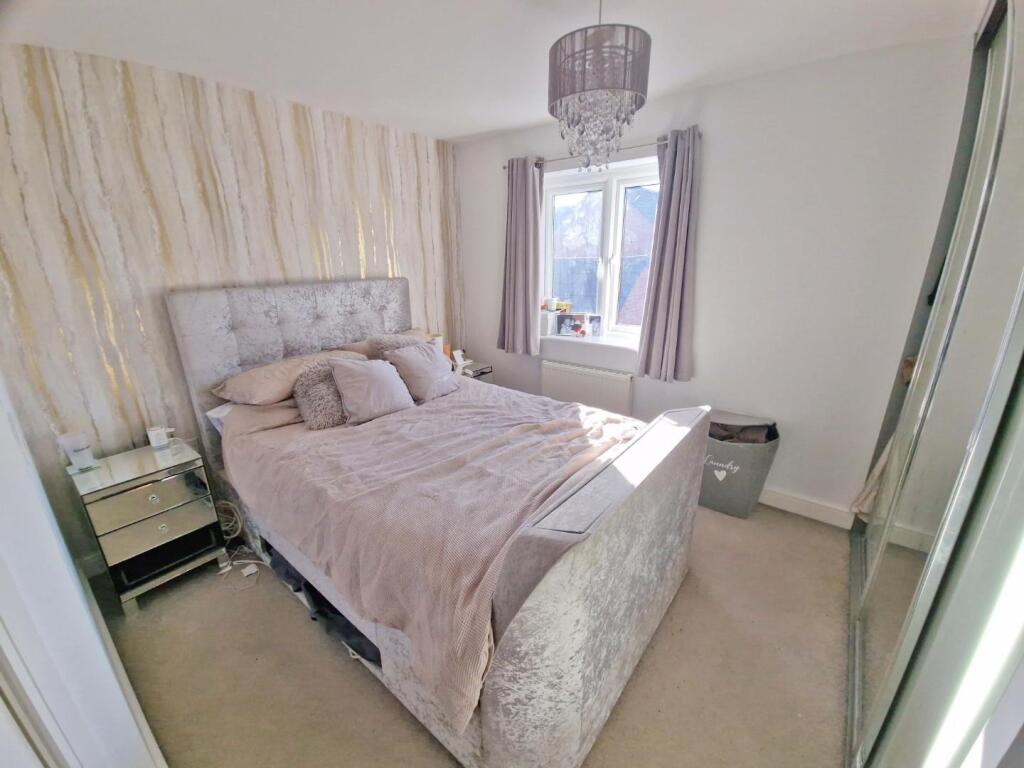 bedroom1.jpg