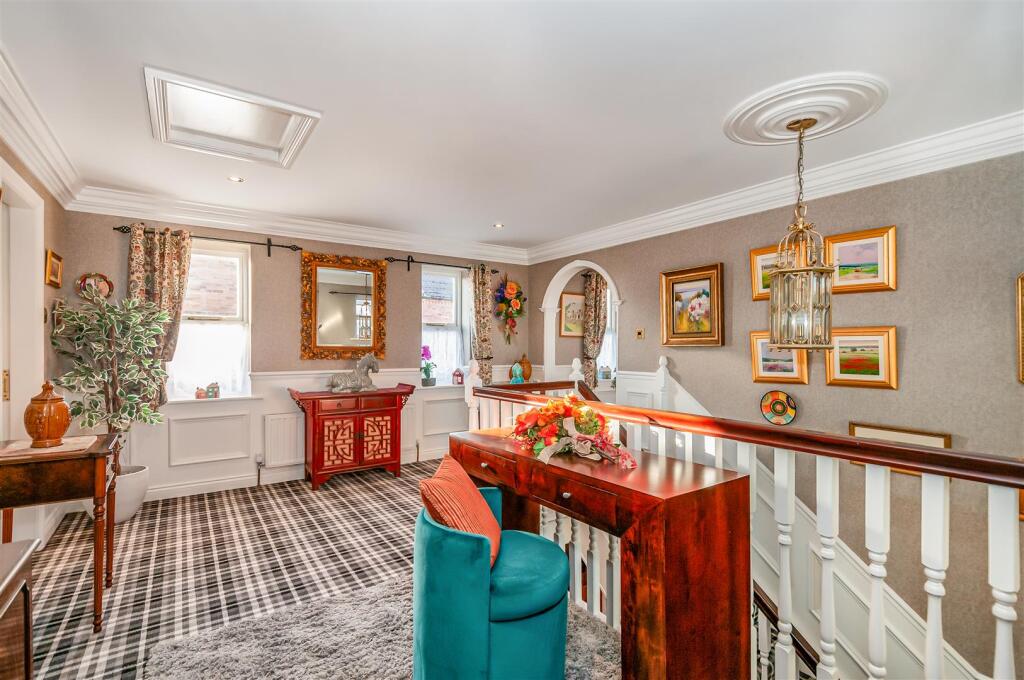 GALLERIED LANDING