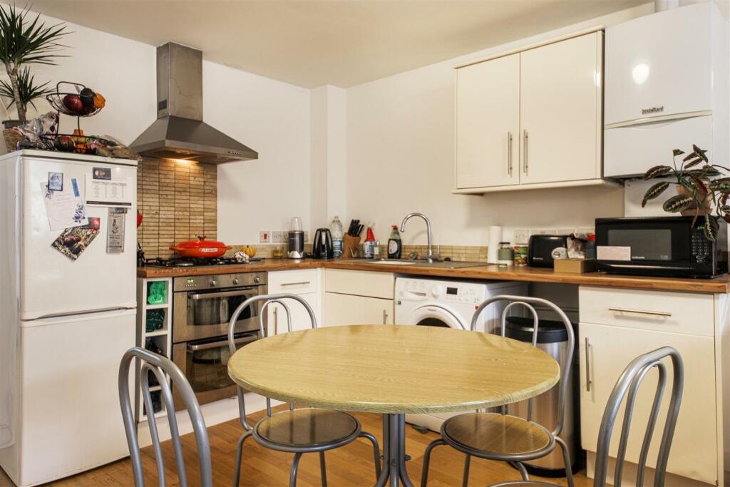 kitchen .jpg