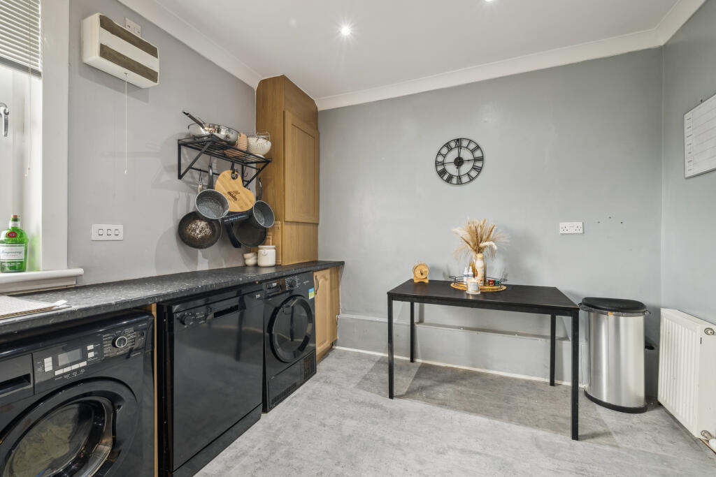 Kitchen/ Dining Room