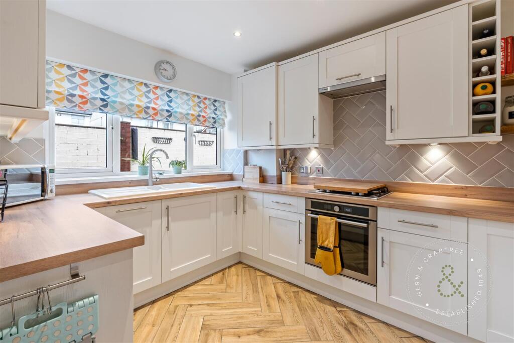 Bryn Pinwydden, Hern Crabtree (14).jpg