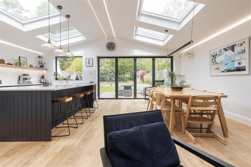 17 Woodland Way (25).jpg