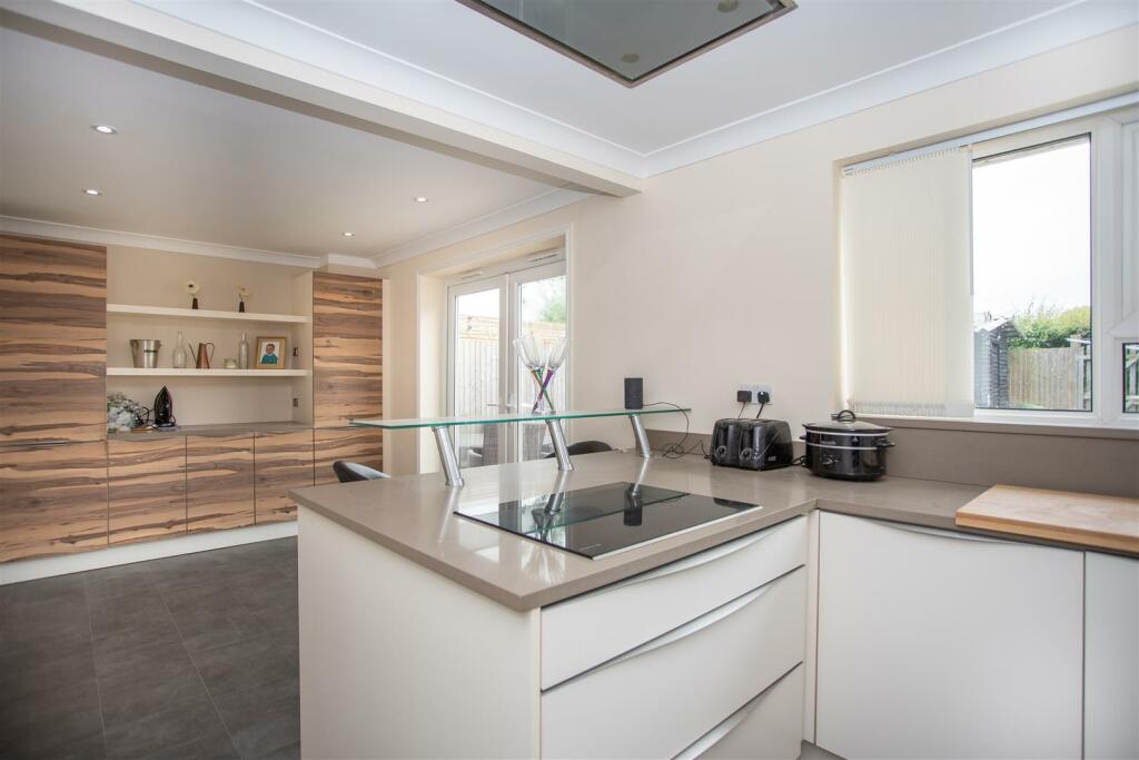 Kitchen / Breakfast Room