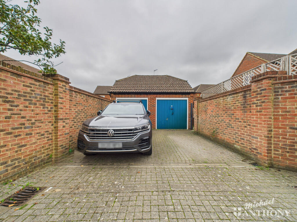 CAM03218G0-PR0798-STILL030