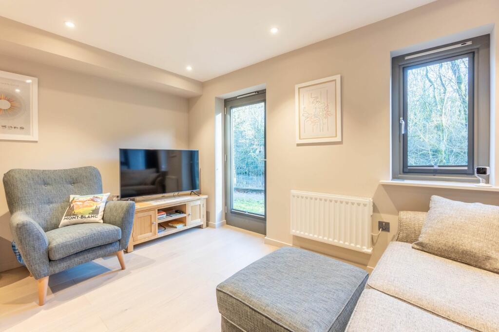 LOUNGE/KITCHEN DINER