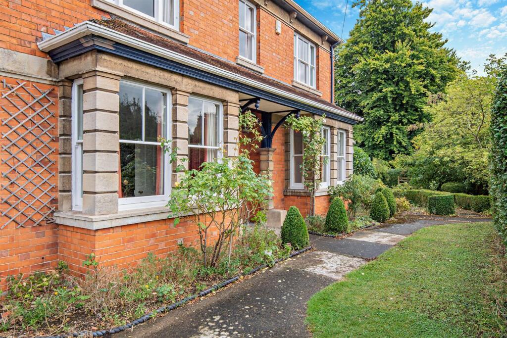 8618337-exterior19-8