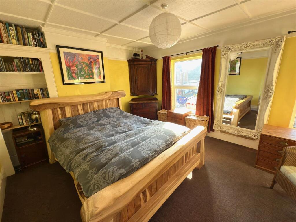 BED 1.jpg