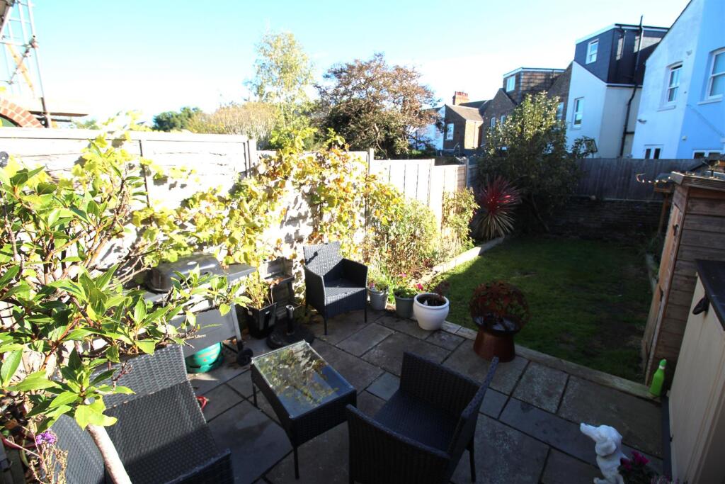 28 Elm garden new.JPG
