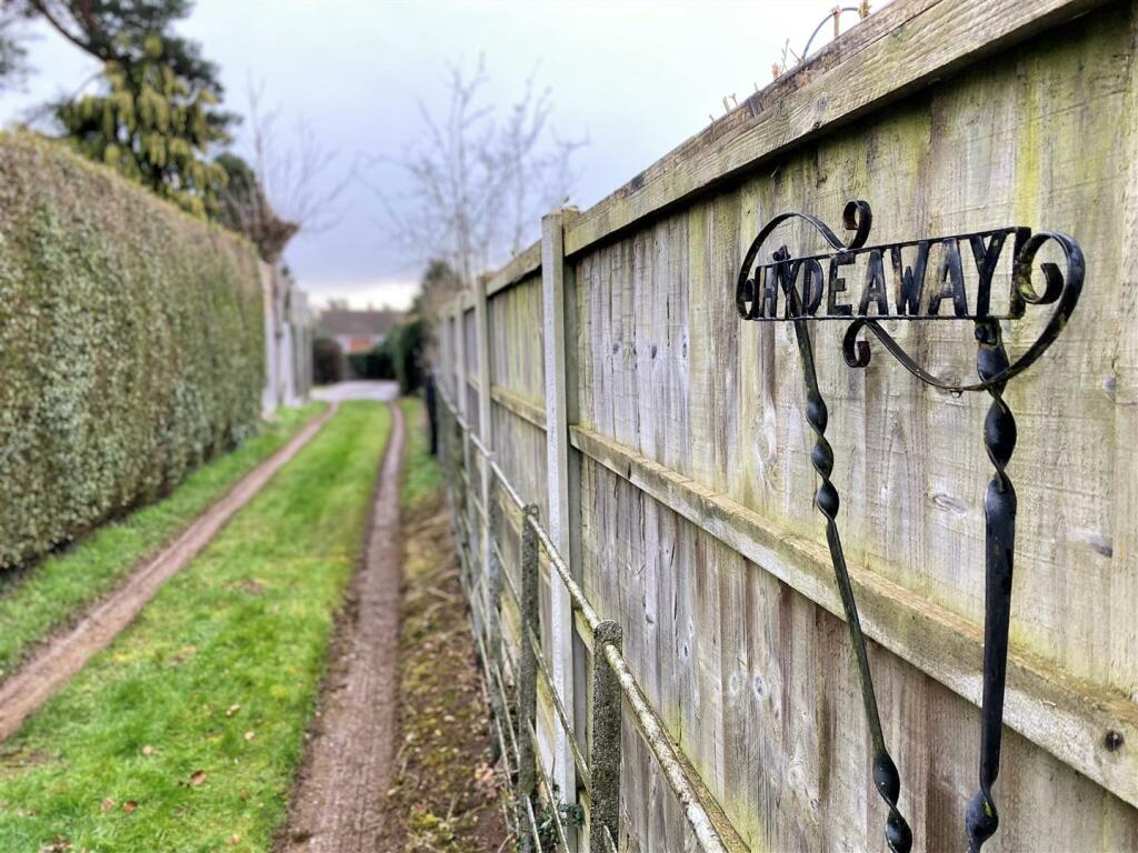 Welcome To 'Hydeway' 837