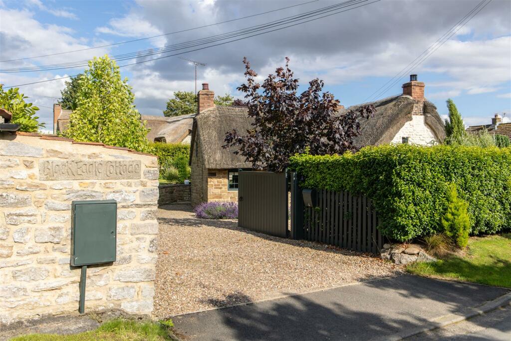 Black Eagle Cottage External-7.jpg