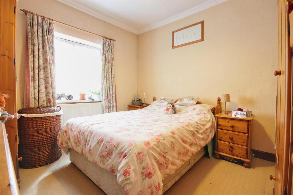 BEDROOM 1 (REAR)