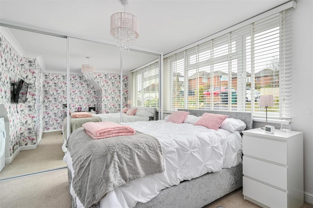 16 ridge close, bn41 (13).jpg