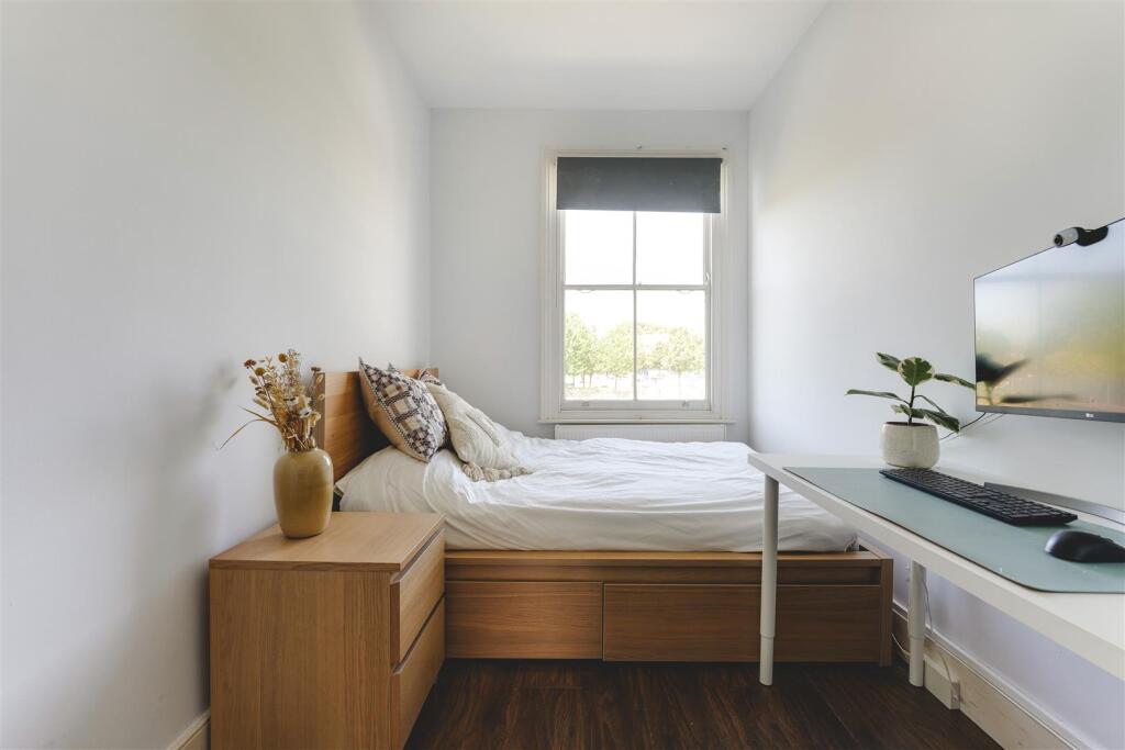 Downs Park Road-9.jpg