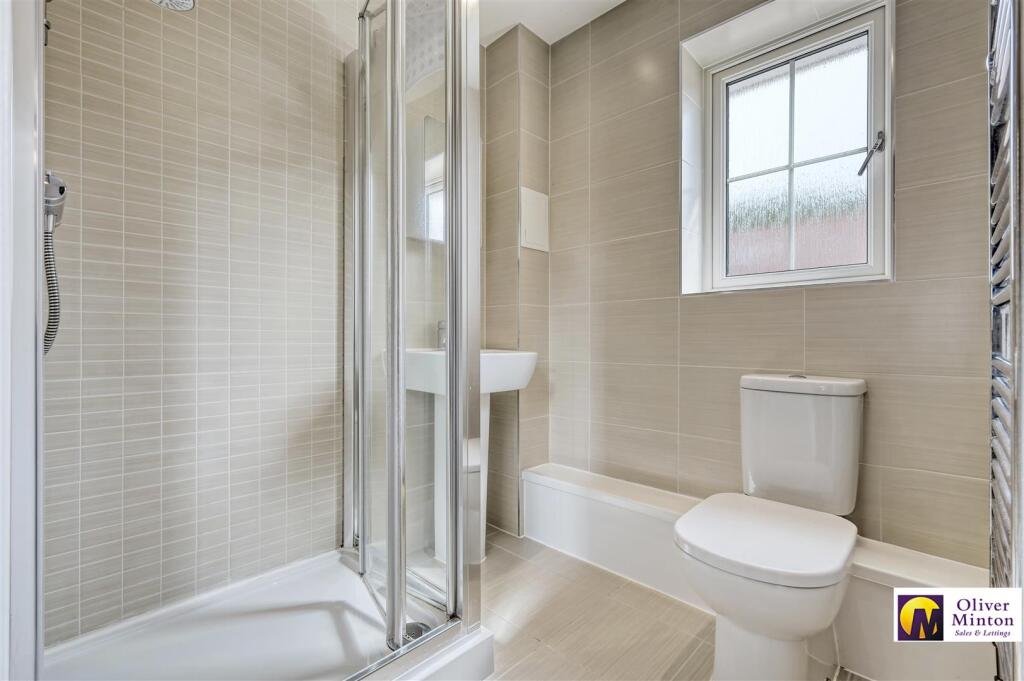 EN-SUITE SHOWER WC
