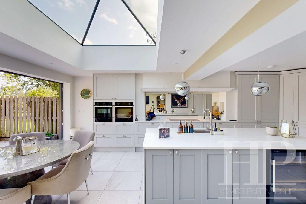 Kitchen/dining/family room