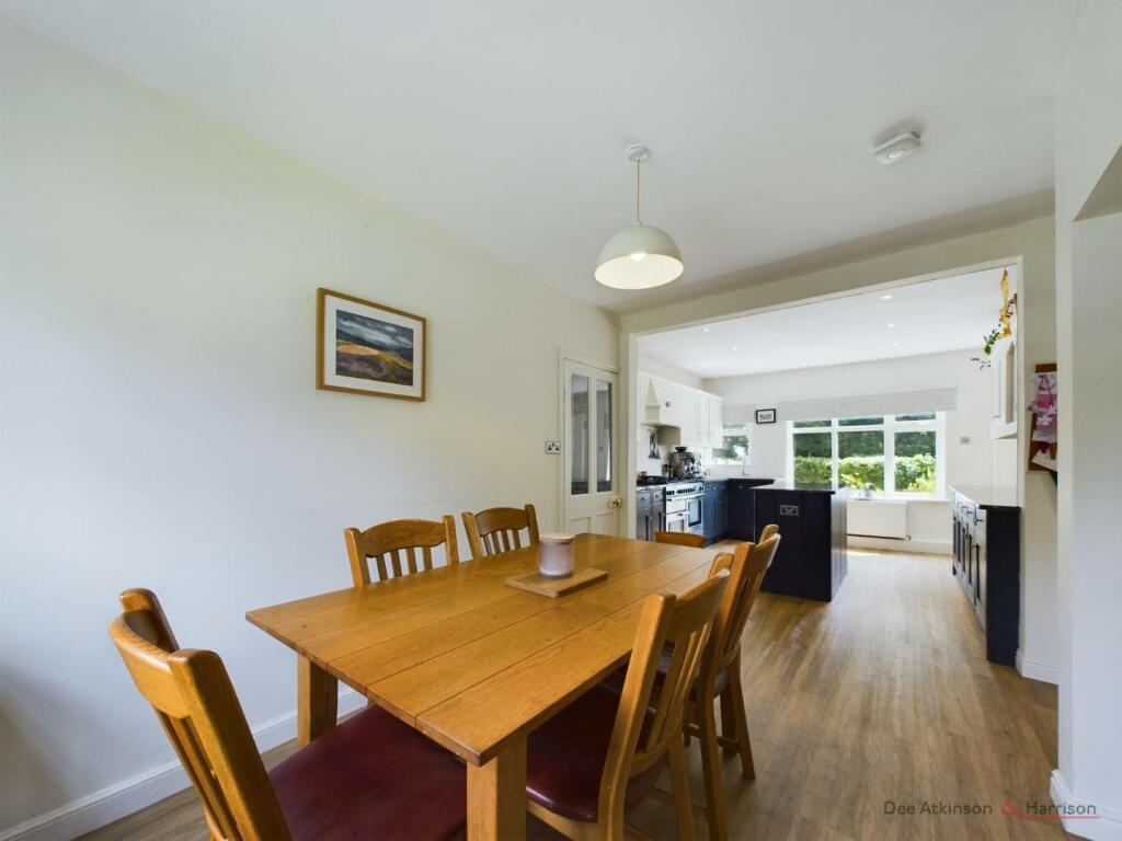 Kitchen/Dining Area