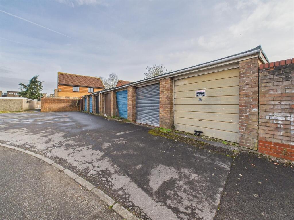 15 - 3-Bedroom Maisonette in Yate.jpg