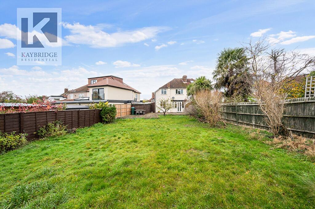 Ravensfield Gardens, KT19 0SR