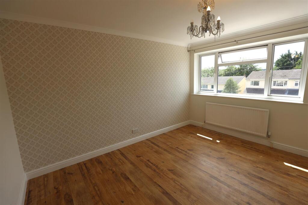 Bedroom 1 .JPG