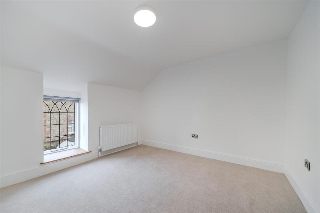 Bedroom 1.jpg