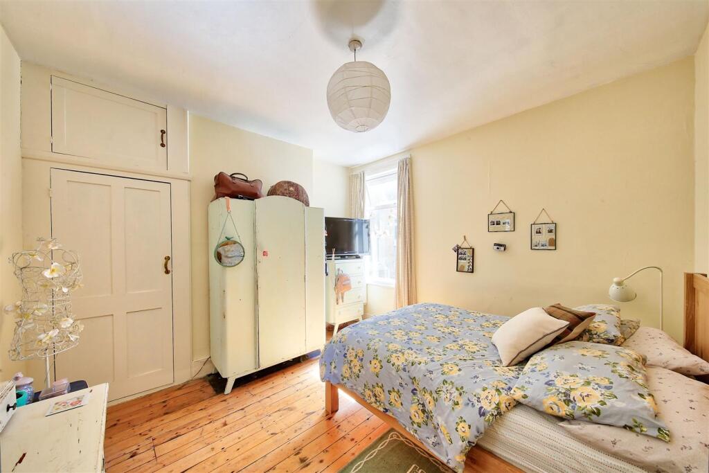 48_isis_street_bed1.jpg