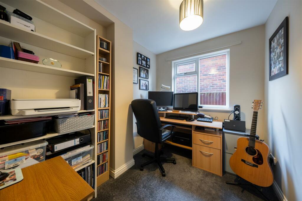 2 Barnside Way-011.jpg