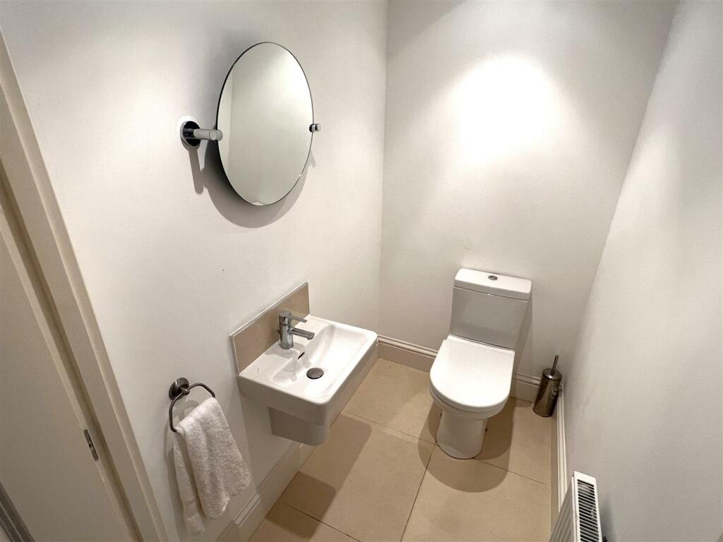 Guest WC.JPG