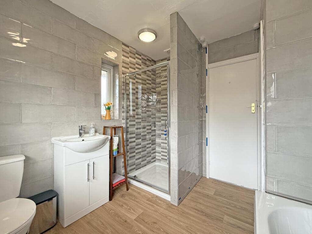 Tor Road 47 - Bathroom Two.jpg