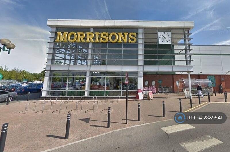 10 Mins Walk To Swinton Shopping Centre