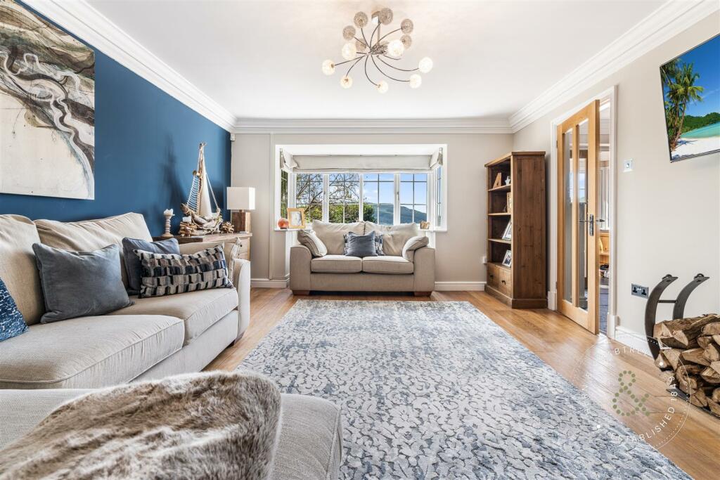 Pencoed Avenue, Int, HernCrabtree (1).jpg