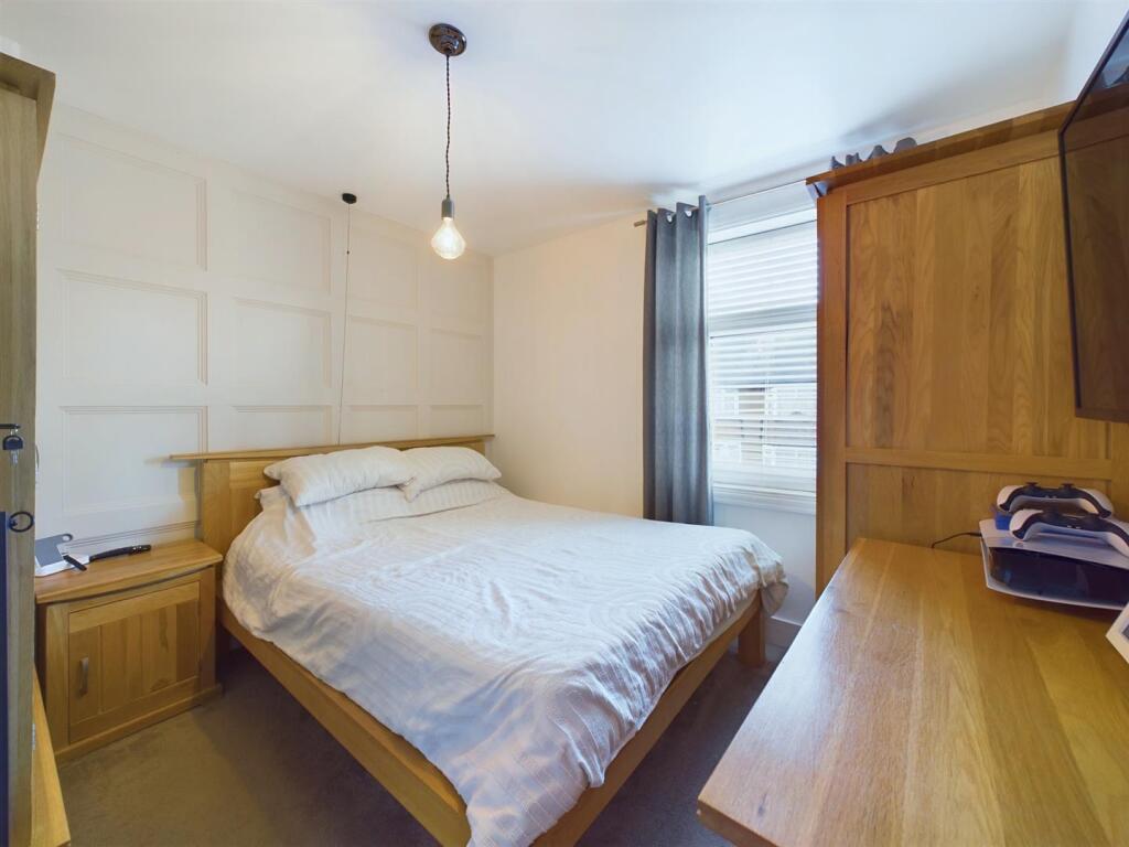 Bedroom: