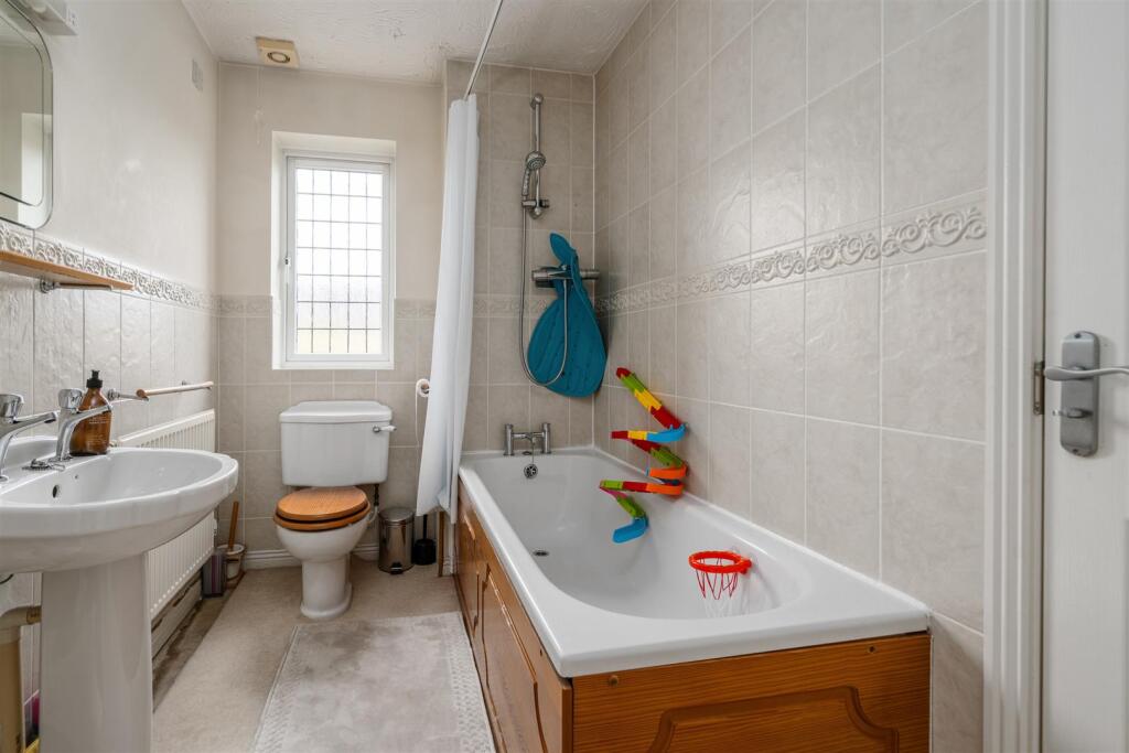 47 Radlow Crescent_15.jpg