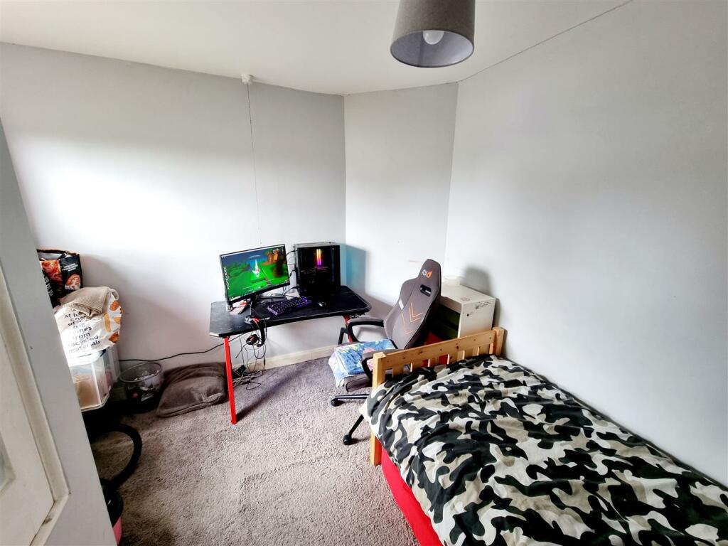 Bed 3.jpg
