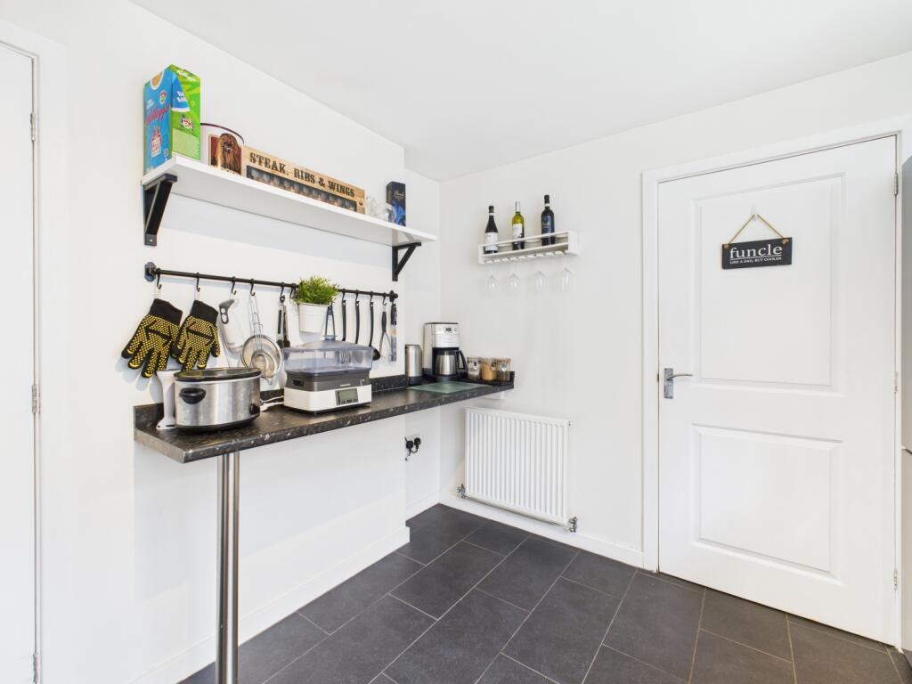 CAM03729G0-PR0094-STILL006