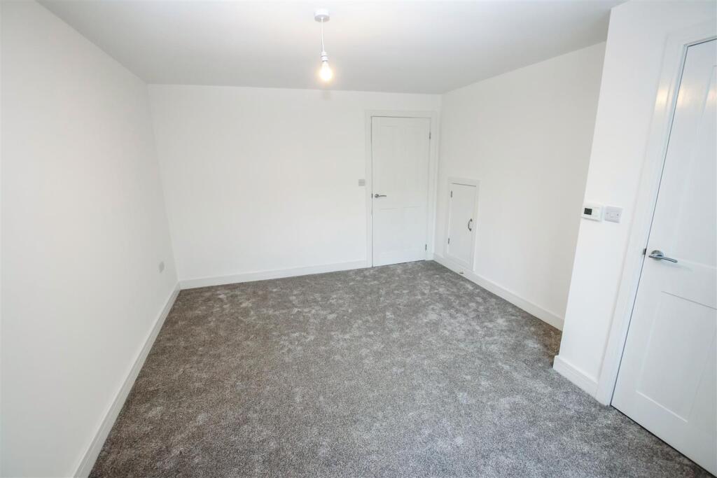 BAY FRONTED LOUNGE