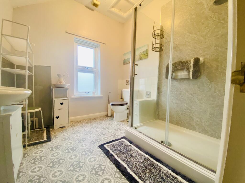 flat 4 41 ave bath 