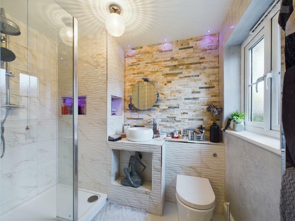 En-Suite To Master Bedroom