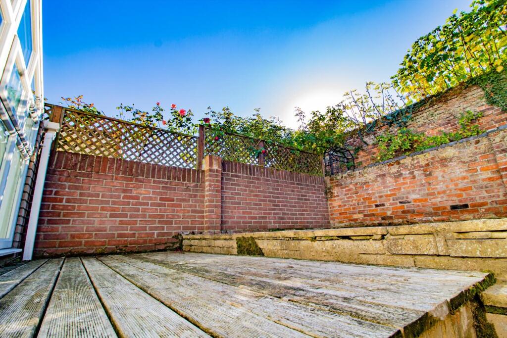 134b Southgate Street [Courtyard Garden] 02.jpg