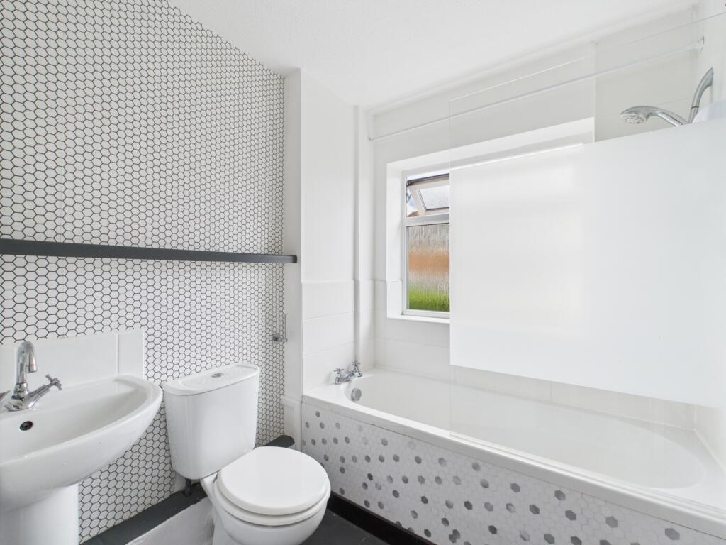 CAM04634G0-PR0048-STILL018