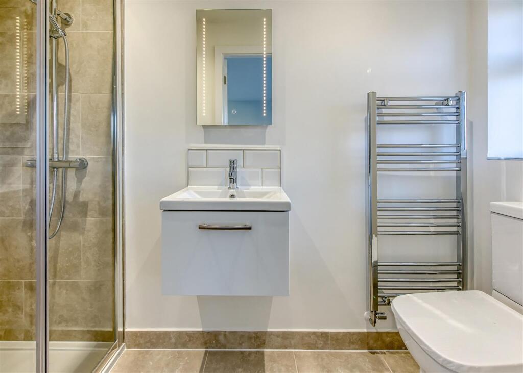3 Yew Tree Lane-bed3 ensuite.jpg
