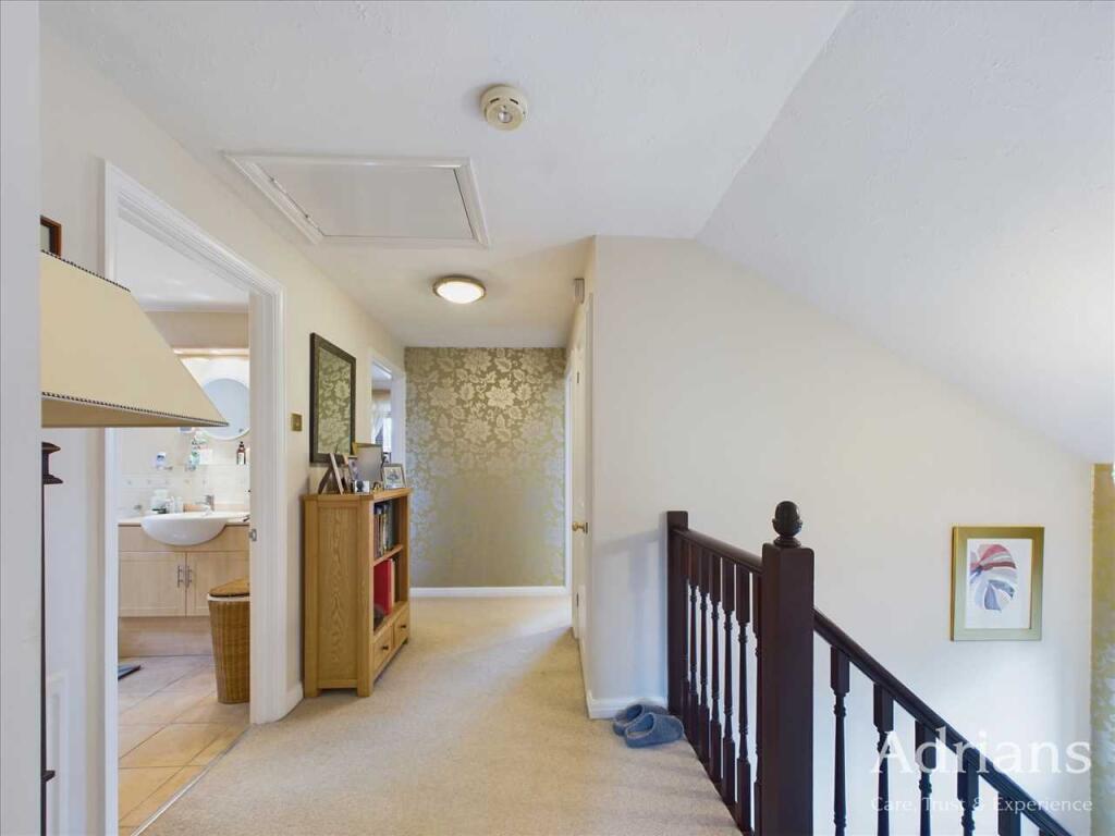 FIRST FLOOR LANDING