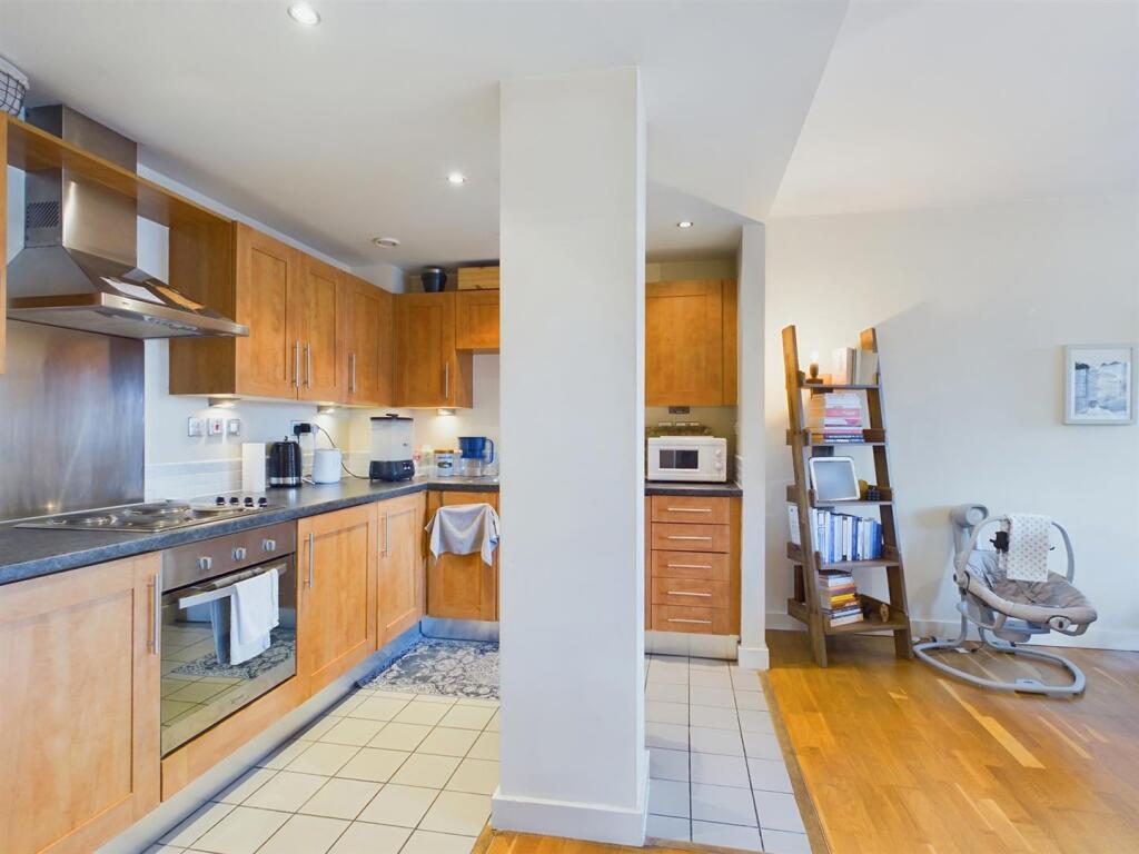 CAM01389G0-PR0093-ST