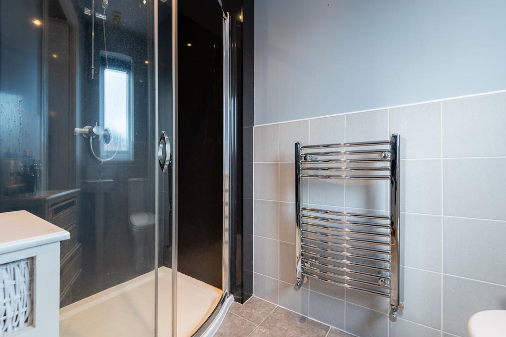 ENSUITE SHOWER ROOM